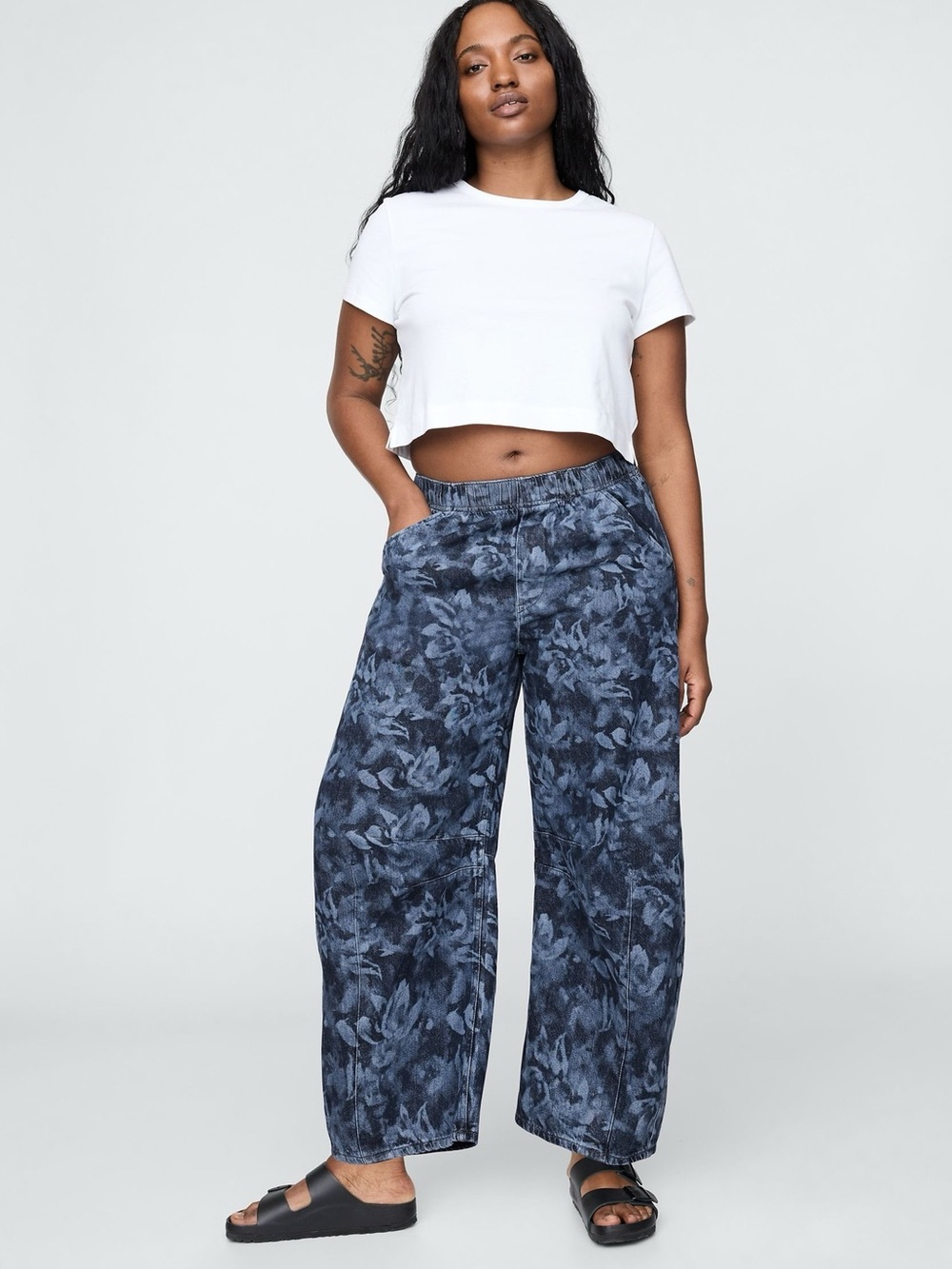 GAP Blue Floral Easy Horseshoe Barrel Leg Jeans Medium Petite - Picture 11 of 11
